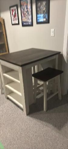 Pub table/ stools - Photo 2