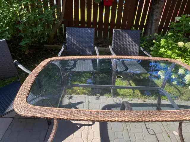 patio table and chairs
