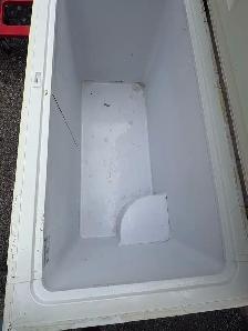 Free delivery used large Kenmore chest freezer white - Photo 6