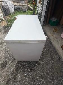 Free delivery used large Kenmore chest freezer white - Photo 8