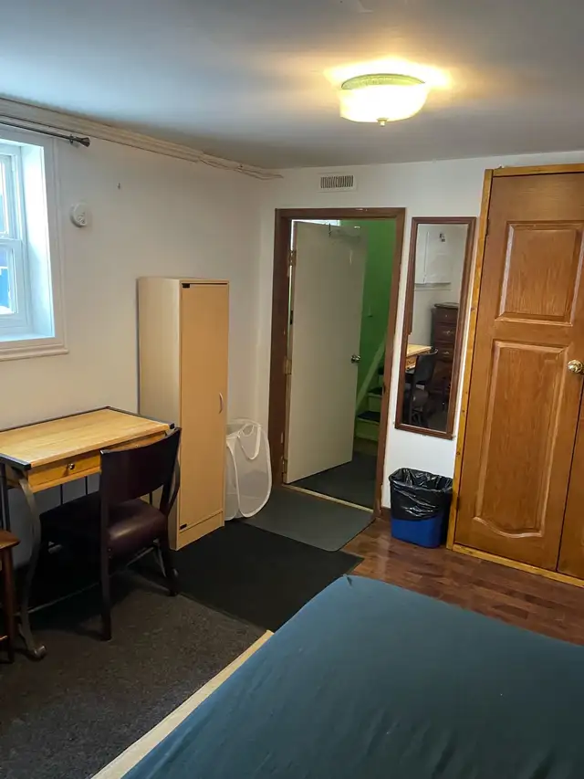 Room For Rent In Newmarket Close to Hospital Boys Only