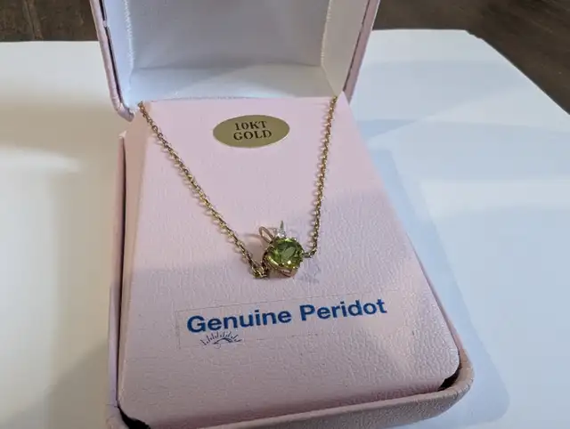 Brand New 10K Yellow Gold Peridot Necklace For Sale