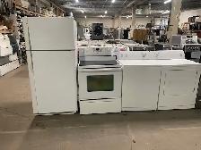 Réfrigérateur, Cuisinière, Laveuse, Sécheuse en blanc