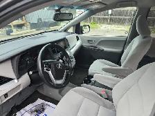 2015 Toyota Sienna LE 8 Passanger / Clean Carfax / Certified - Photo 11