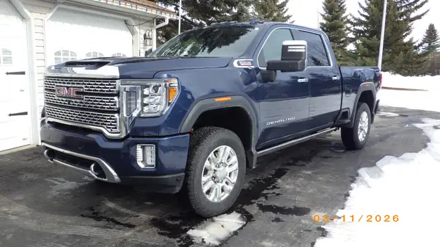2021 GMC 3500HD Diesel Denali low milage