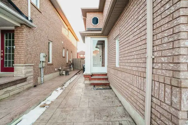 Shared room for rent for boy in Mississauga