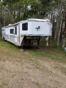 Sundowner Horse Trailer