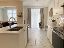 Richmond Hill Primary Bedroom in a Townhouse For Rent - Photo 5
