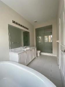 Richmond Hill Primary Bedroom in a Townhouse For Rent - Photo 8
