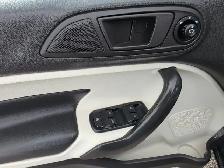 2013 Ford Fiesta Titanium Hatchback Leather Heated Seats Low KM - Photo 16
