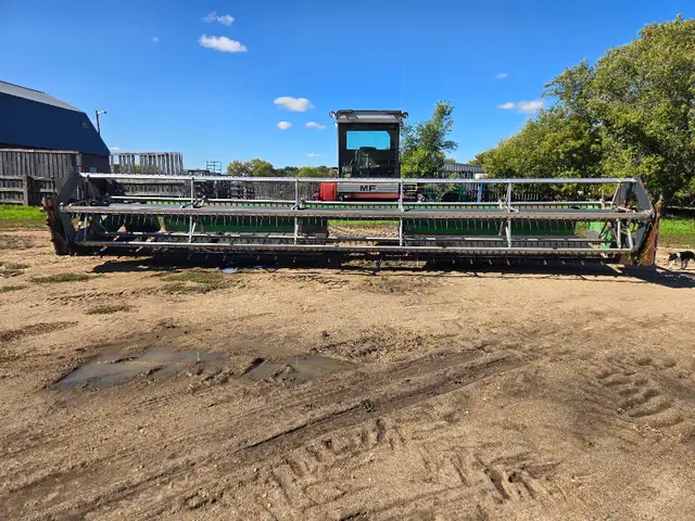 MF 885 Self-propelled Swather With John Deere 30' DSA Header