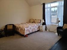 FULLY FURNISHED ONE BEDROOM COZY  APARTMENT FOR RENT IN WHITBY