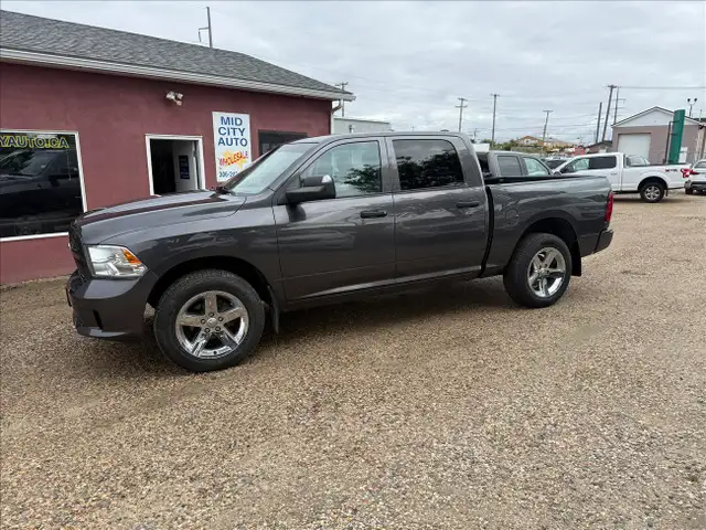 2018 Ram 1500 EXPRESS CREW 4WD ONLY 126K