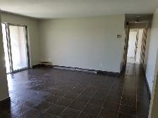 $2400 – Renovated 3-bedroom apartment for Rent - Photo 8