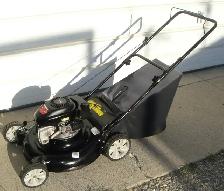 YARD MACHINES REAR BAG GAS LAWNMOWER