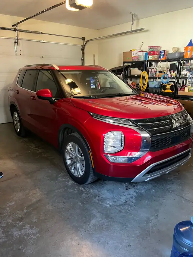 2024 Mitsubishi Outlander SE