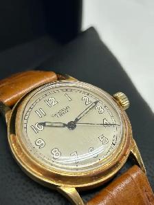 Vintage Universal Genève 14K Gold Watch - Photo 4