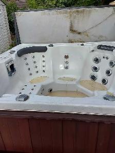 Hydropool Hotub - Photo 3