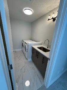 Stunning 4 Bedroom Luxury Home in Aspen Woods - Photo 5