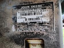 John Deere LA140 lawn tractor STRIPPED FOR PARTS! - Photo 2