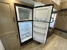 2025 Arcadia 242SLMD COUPLES UNIT, LUXURIOUS, CLEARANCE SALE - Photo 30