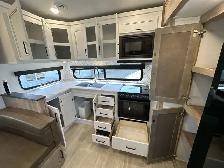 2025 Arcadia 242SLMD COUPLES UNIT, LUXURIOUS, CLEARANCE SALE - Photo 31