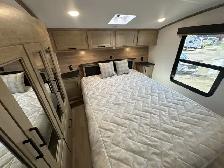 2025 Arcadia 242SLMD COUPLES UNIT, LUXURIOUS, CLEARANCE SALE - Photo 38