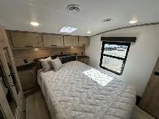 2025 Arcadia 242SLMD COUPLES UNIT, LUXURIOUS, CLEARANCE SALE - Photo 37