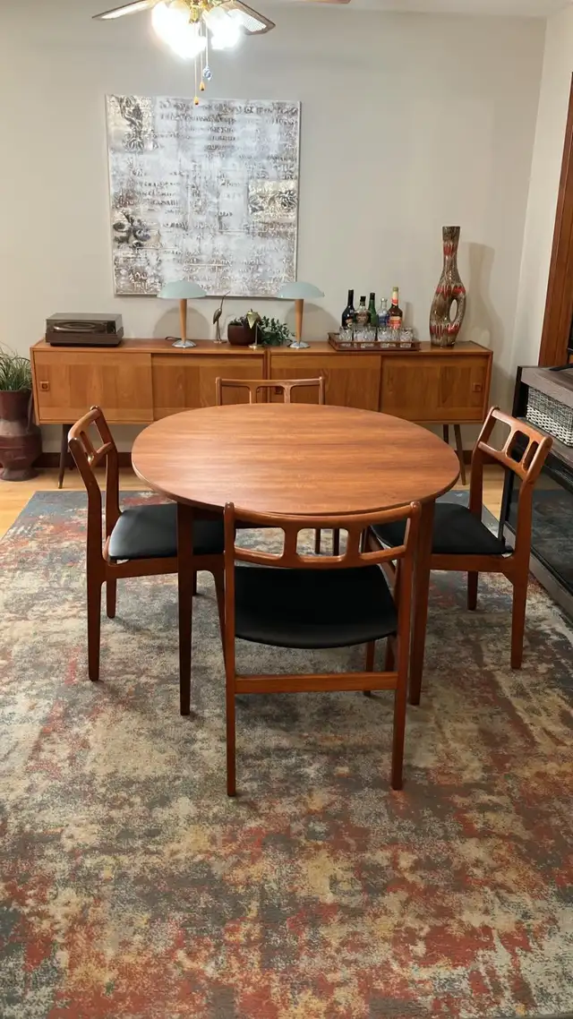 Mid century. TEAK TECK. Ensemble salle à manger. Table ovale / 4