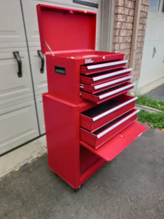 ROLLING TOOLBOX $260 OBO CASH only. Popular Machanics Toolbox,