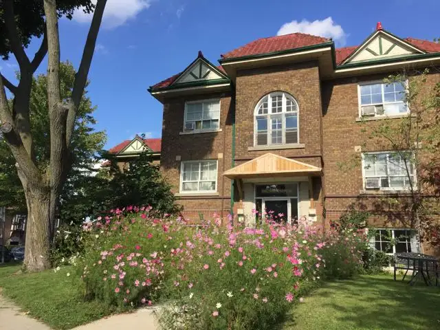 YONGE   EGLINTON CHARMING 1 BEDROOM   1 MONTH FREE