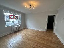 YONGE   EGLINTON CHARMING 1 BEDROOM   1 MONTH FREE - Photo 3
