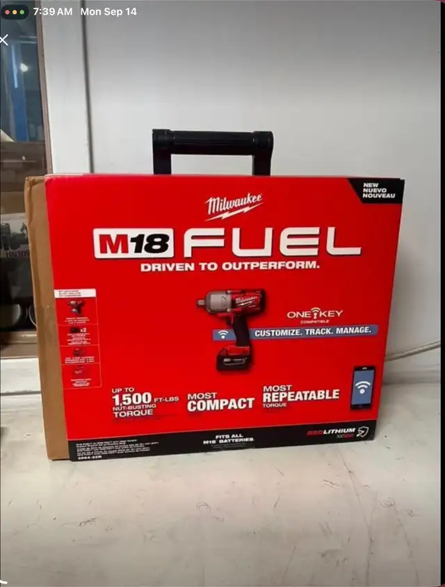 NEW Milwaukee M18 High-Torque Impact Wrench Kit