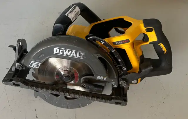 7 1/4" 60V worm Dewalt w/$449 (31580269)