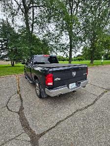 2017 Ram 1500 SLT Crew Cab - Photo 2