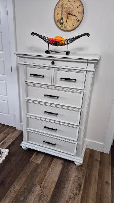 Chest of drawers