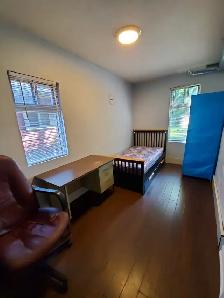 McMaster Students house-One bedroom for Rent (Female Student ) - Photo 8