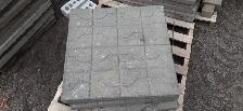 Dalles de patio en béton 2'x2' / Concrete patio slabs 2'x2'