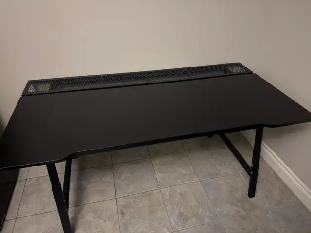 GAMING/OFFICE DESK