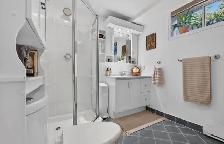 Stunning 4 bedroom 2 bathroom home with large fenced garden - Photo 5