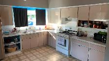 Master Bedroom, Private Washroom. Utilities, Laundry, WIFI incl. - Photo 4
