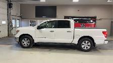 2019 Nissan Titan - Photo 2
