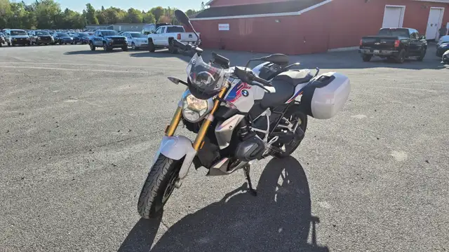 2022 BMW R