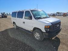 2014 Ford E-350 - Photo 2