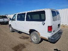 2014 Ford E-350 - Photo 3