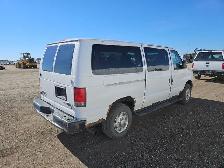 2014 Ford E-350 - Photo 4
