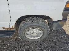 2014 Ford E-350 - Photo 11