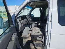 2014 Ford E-350 - Photo 13