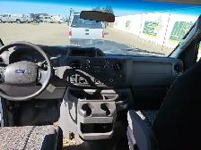 2014 Ford E-350 - Photo 31