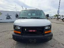 2011 GMC Savana - Photo 2